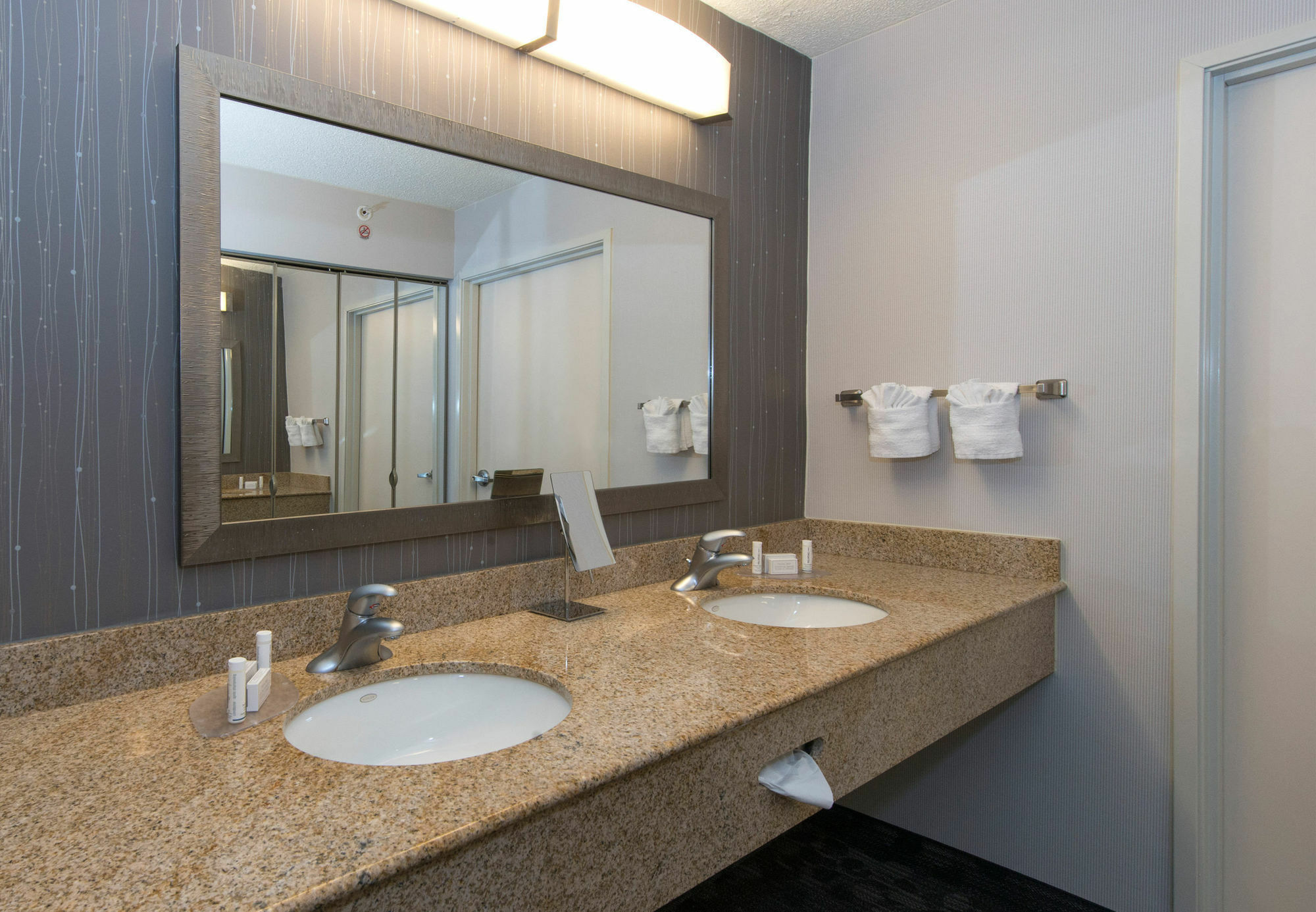 Courtyard By Marriott Albany Hotel Екстериор снимка